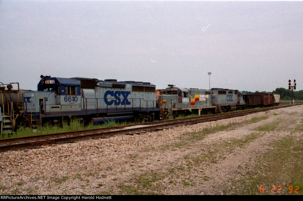 CSX 6610 and others outside the yard office